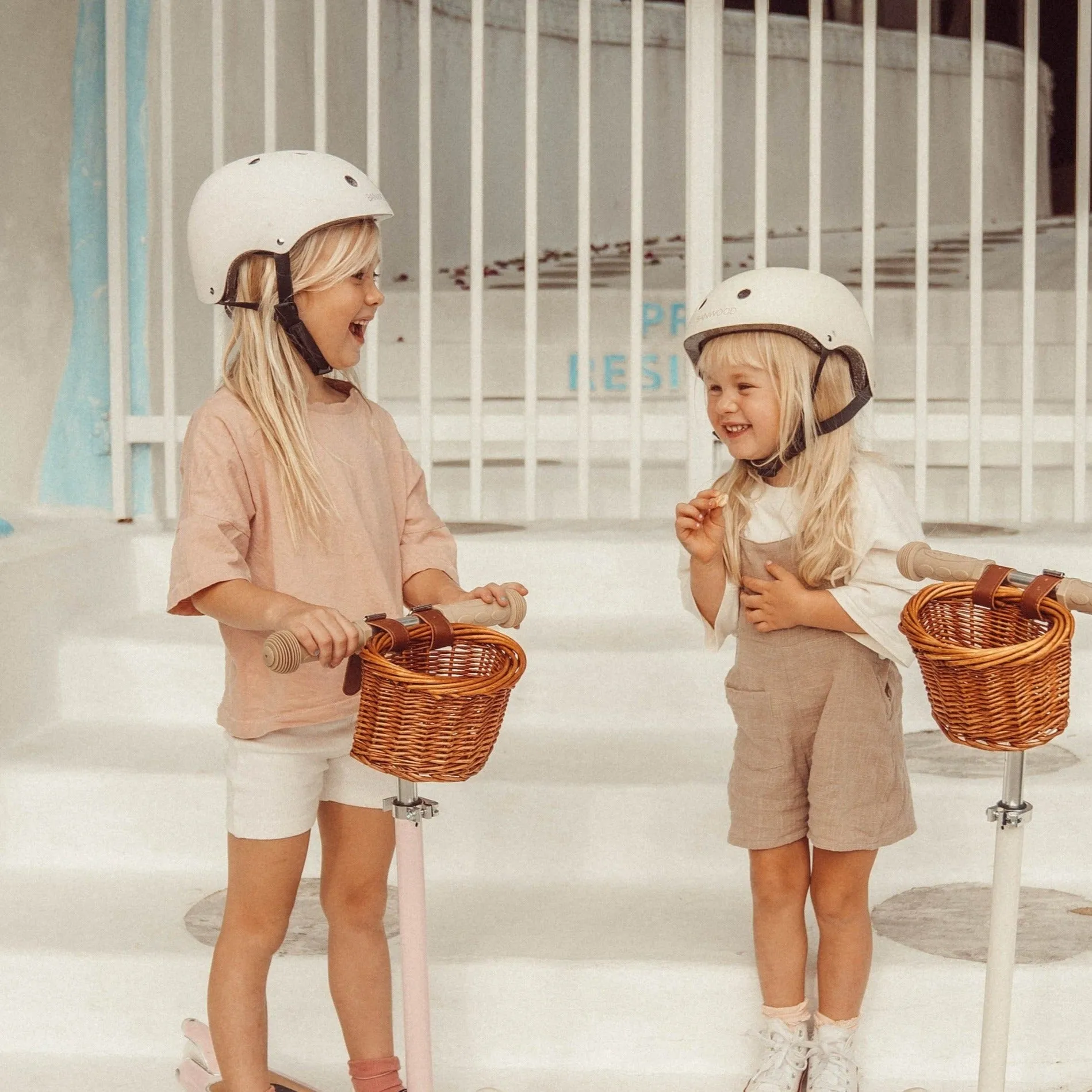 Banwood Kids Scooter with Basket (Pink)