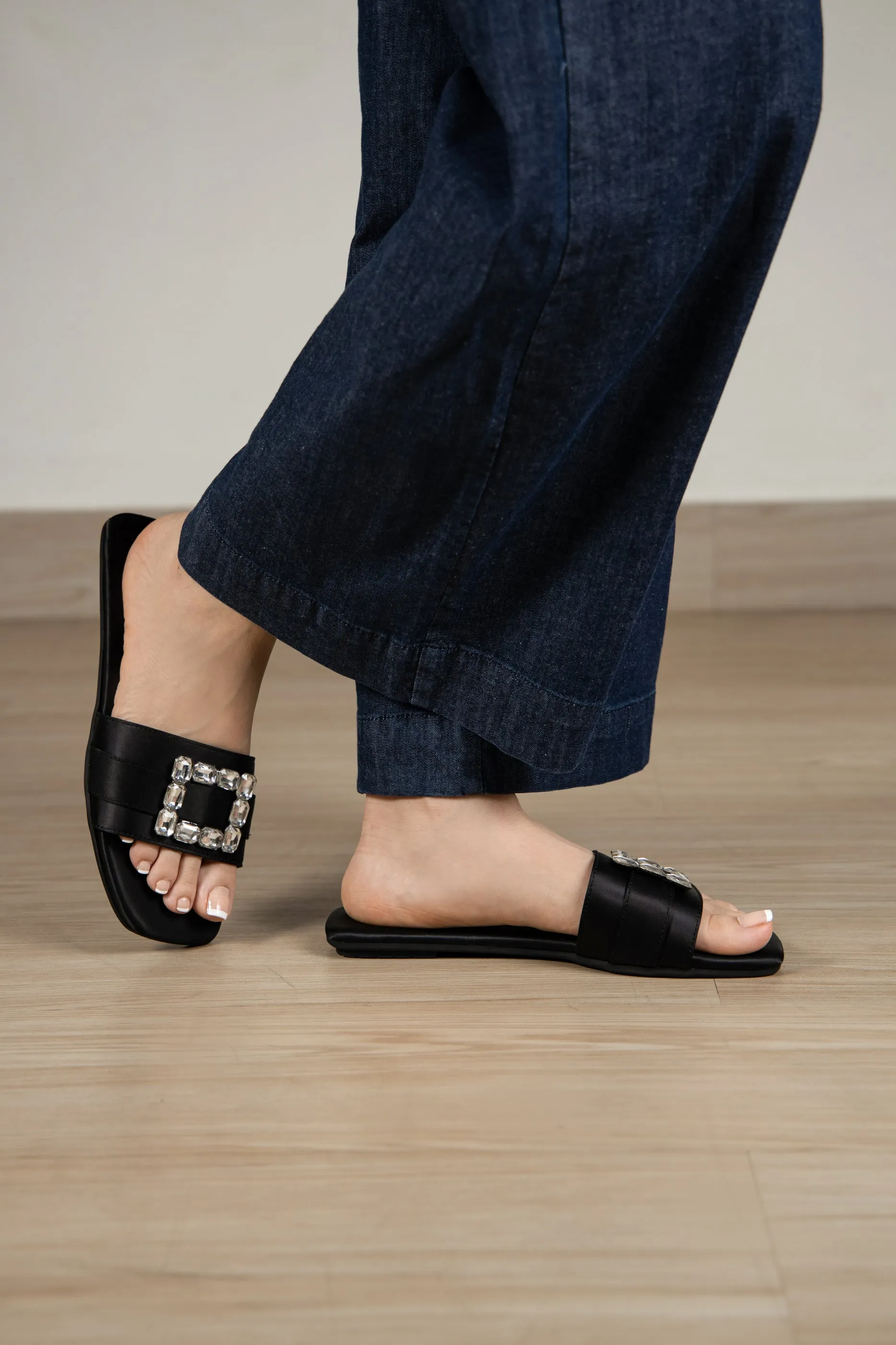 GiGi Flat Black