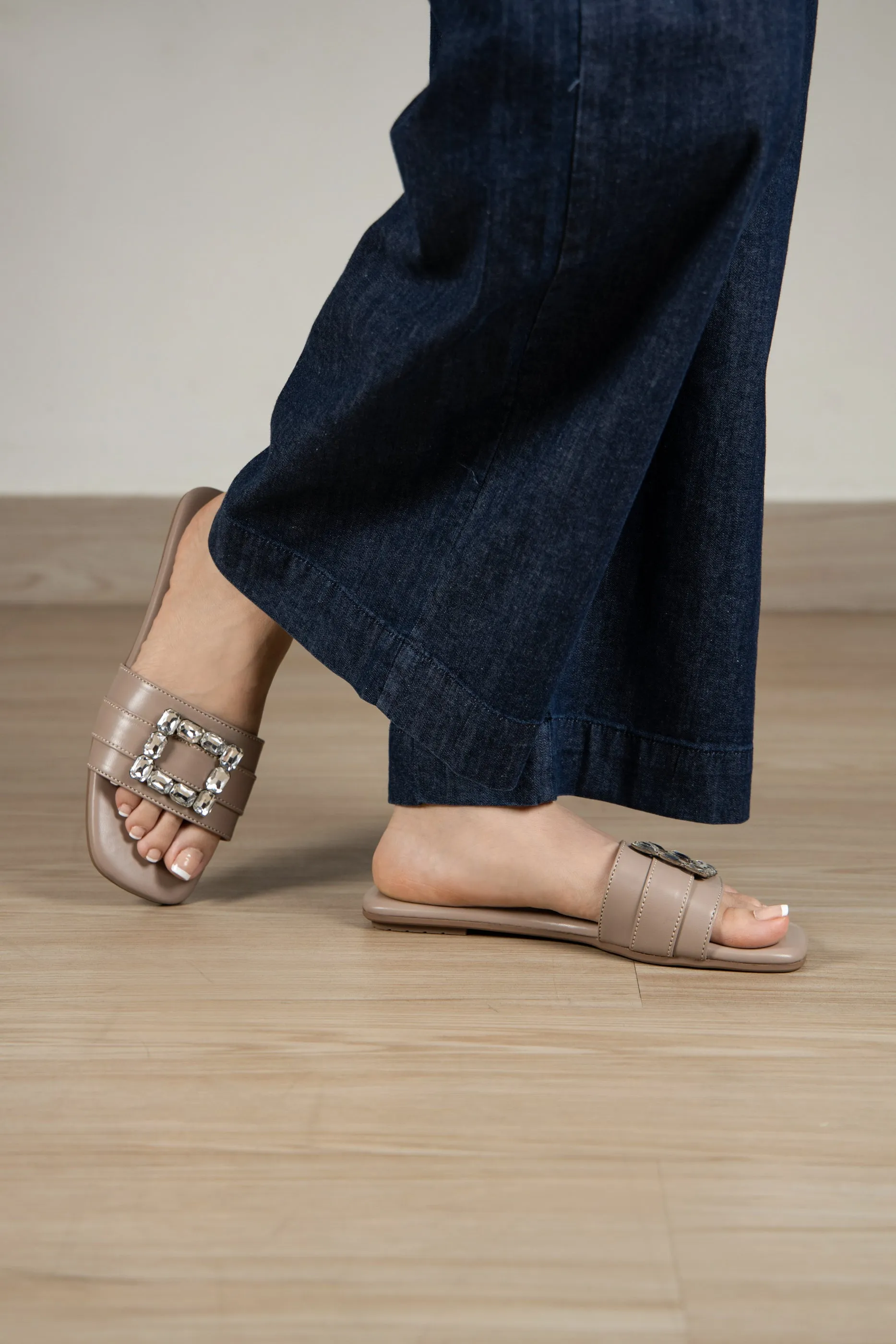 GiGi Flat Nude