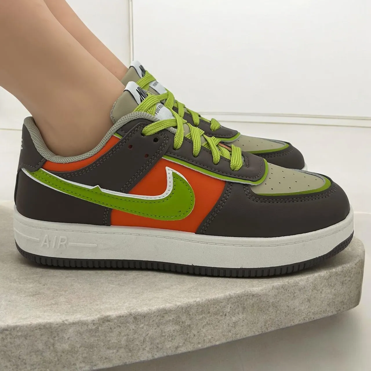 M0320 tick sneaker