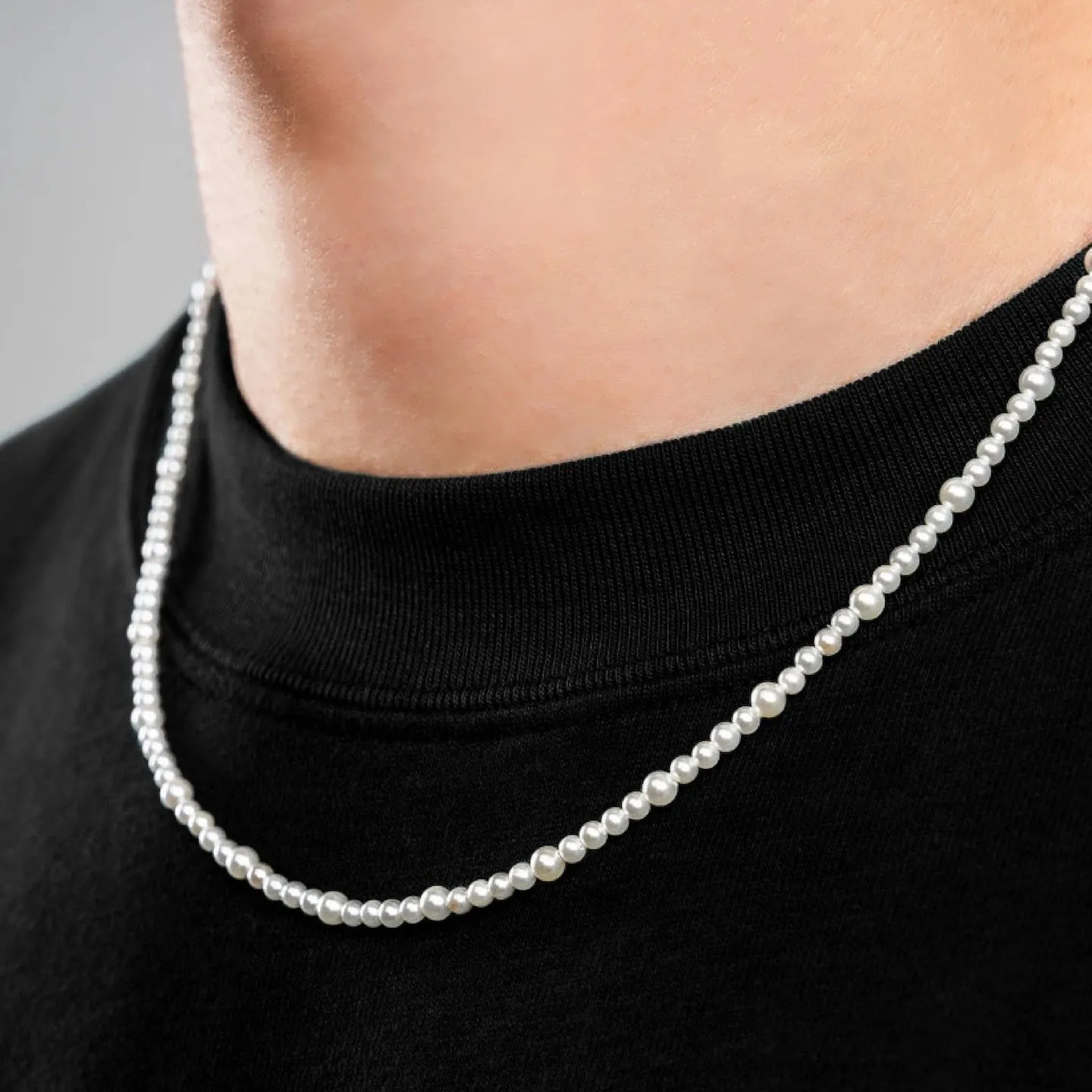 Minimal Pearl Necklace
