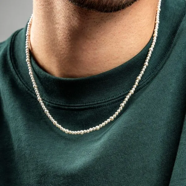 Minimal Pearl Necklace