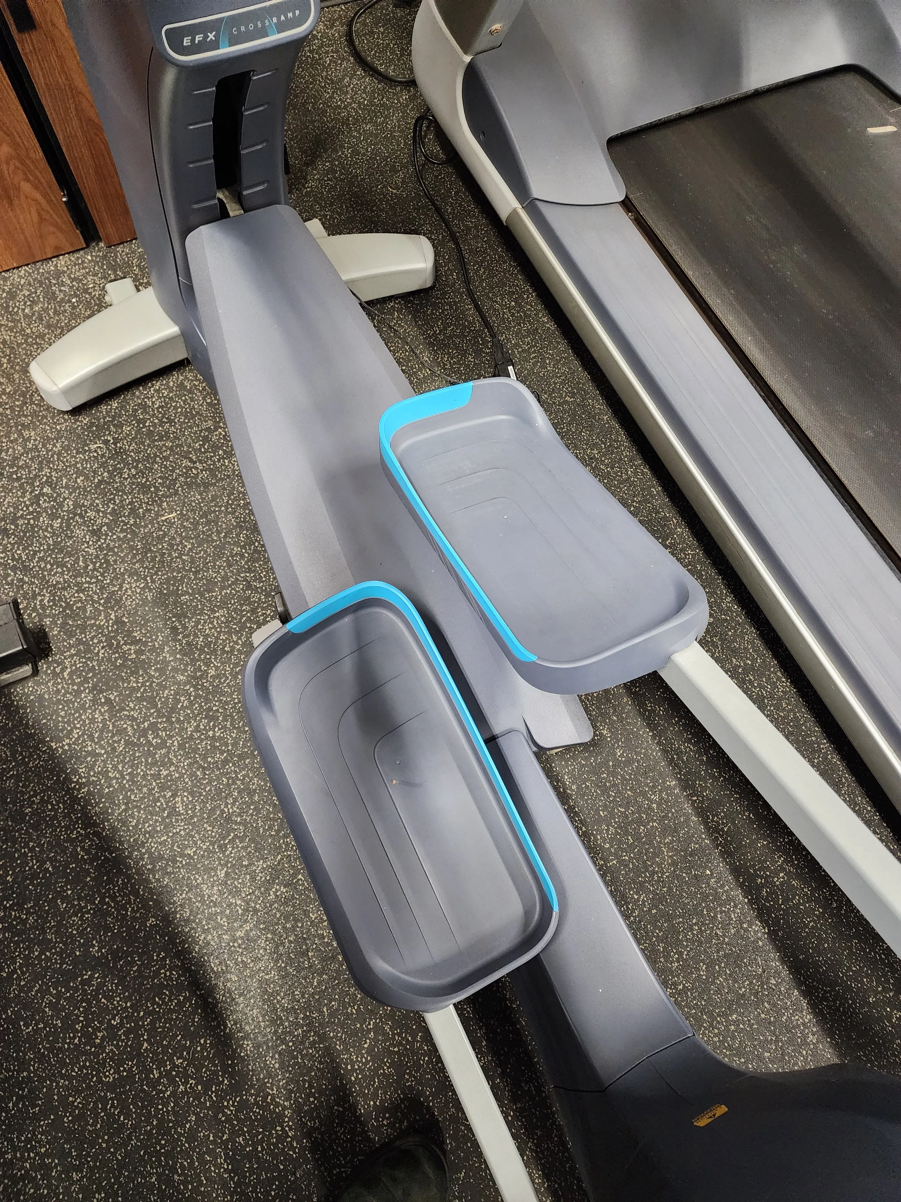 Precor EFX 863 Elliptical W/ P62 Console Converging Crossramp