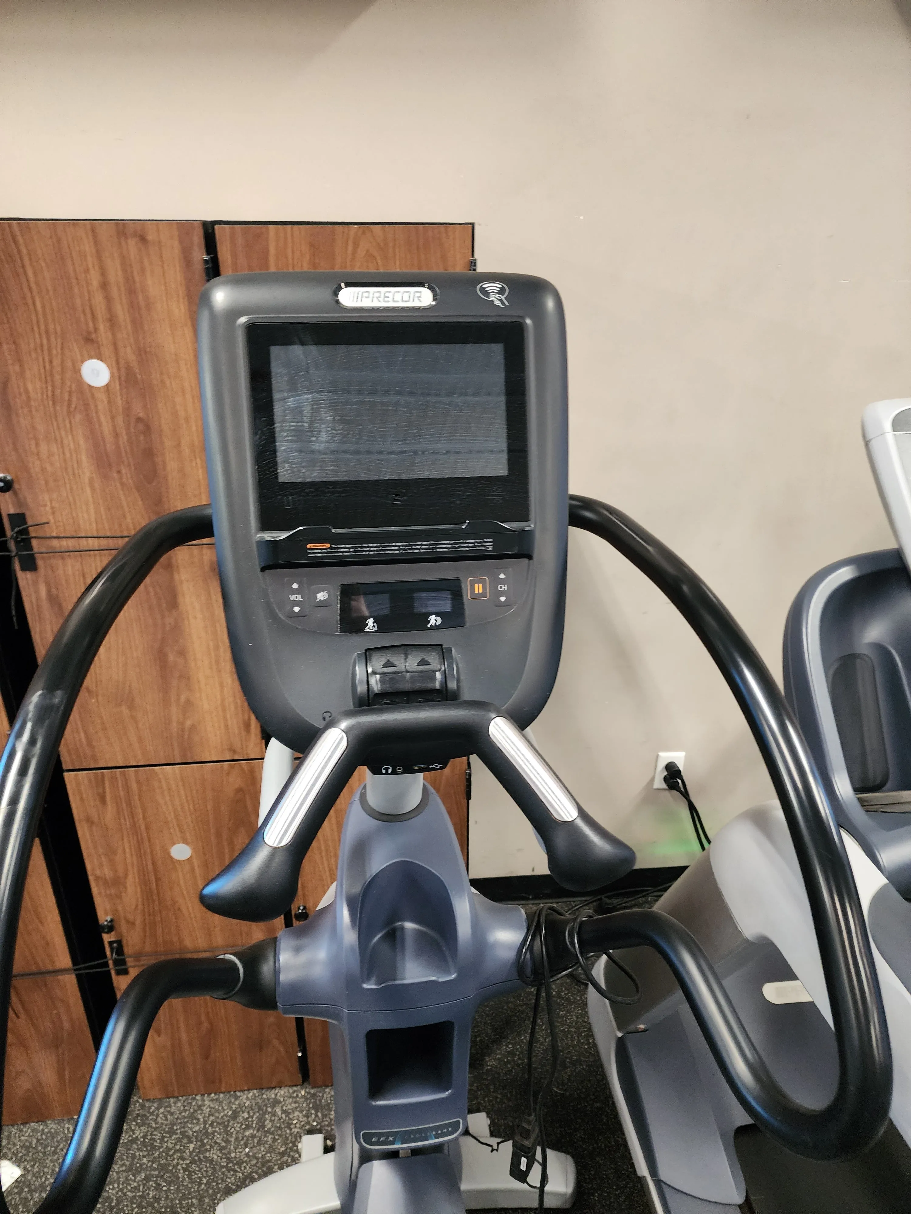 Precor EFX 863 Elliptical W/ P62 Console Converging Crossramp