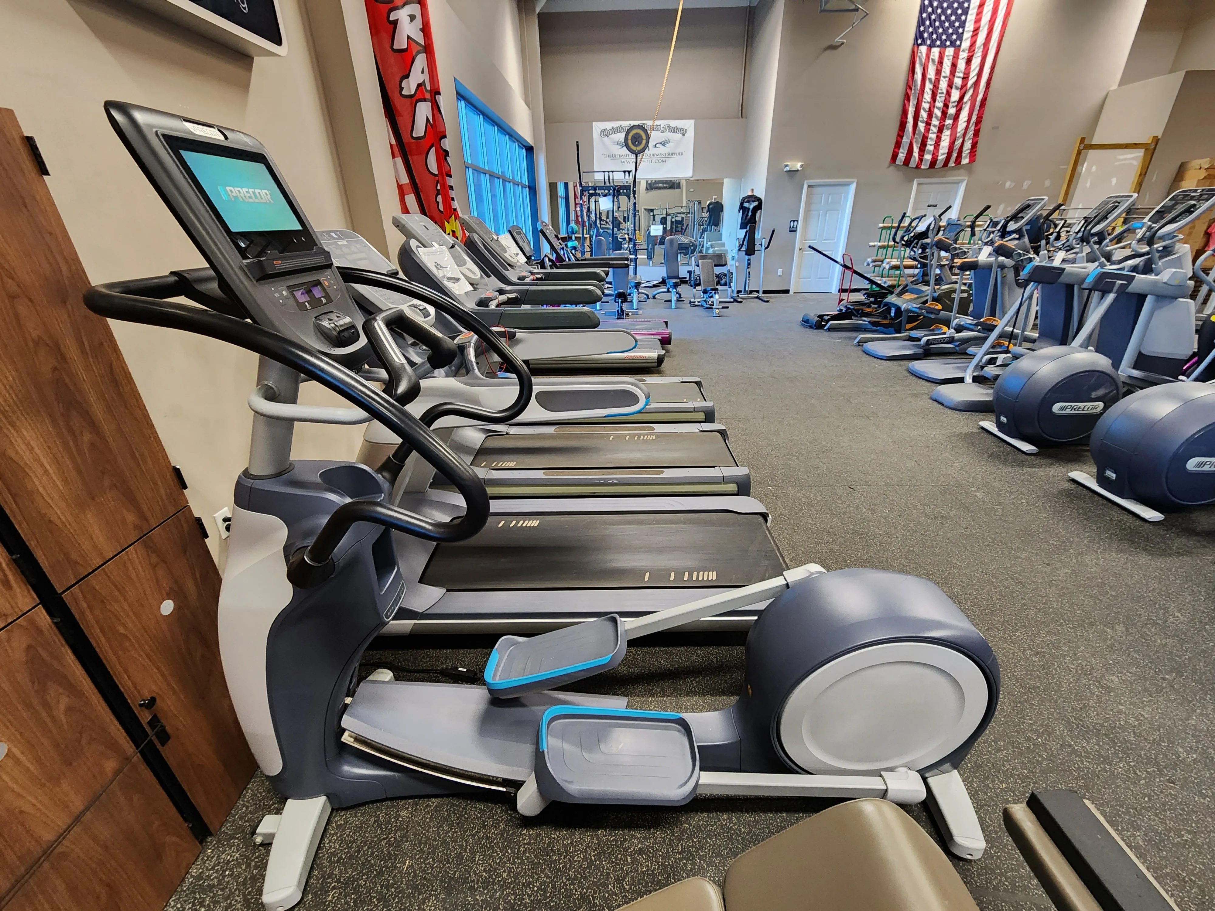 Precor EFX 863 Elliptical W/ P62 Console Converging Crossramp
