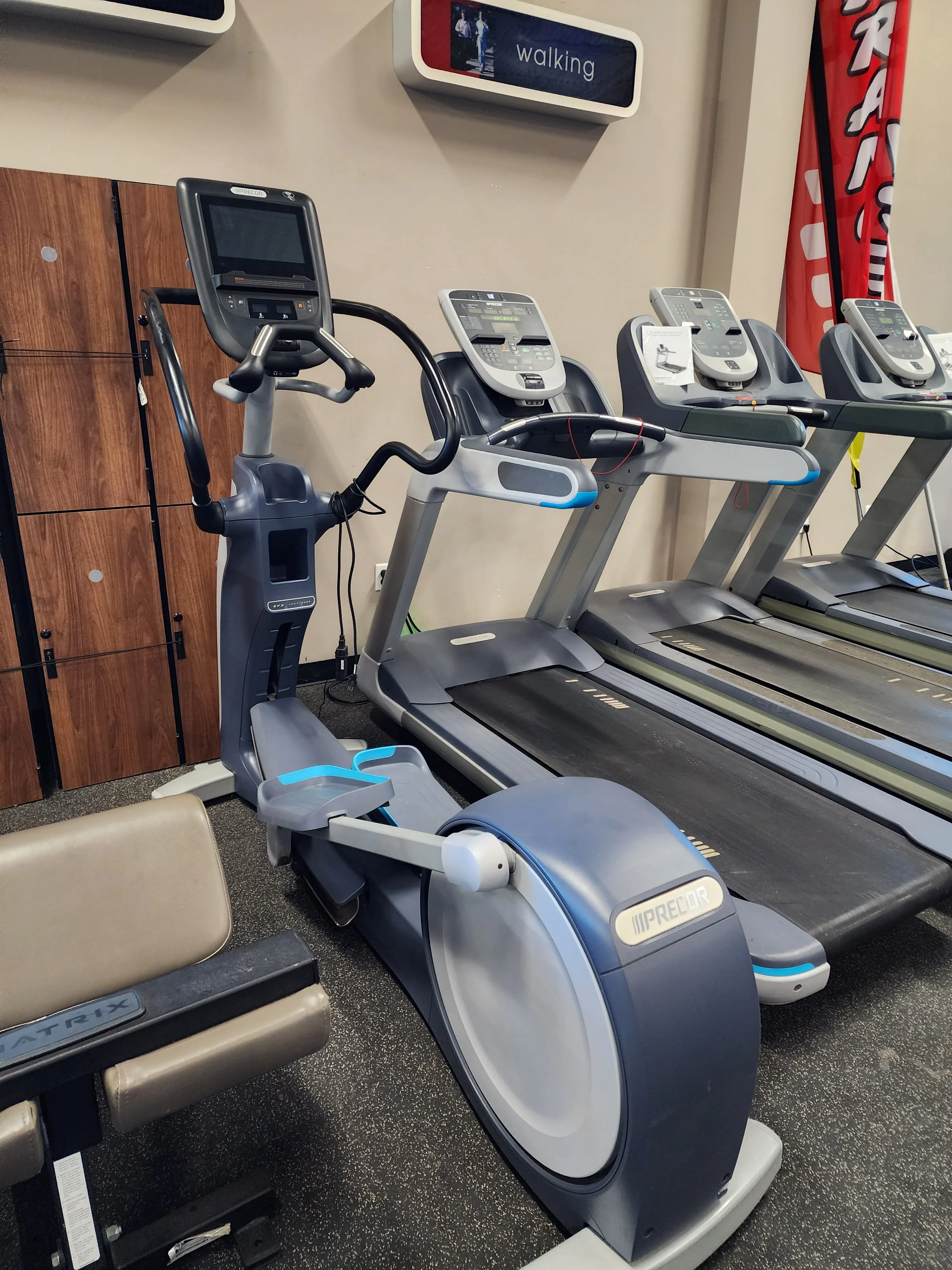 Precor EFX 863 Elliptical W/ P62 Console Converging Crossramp