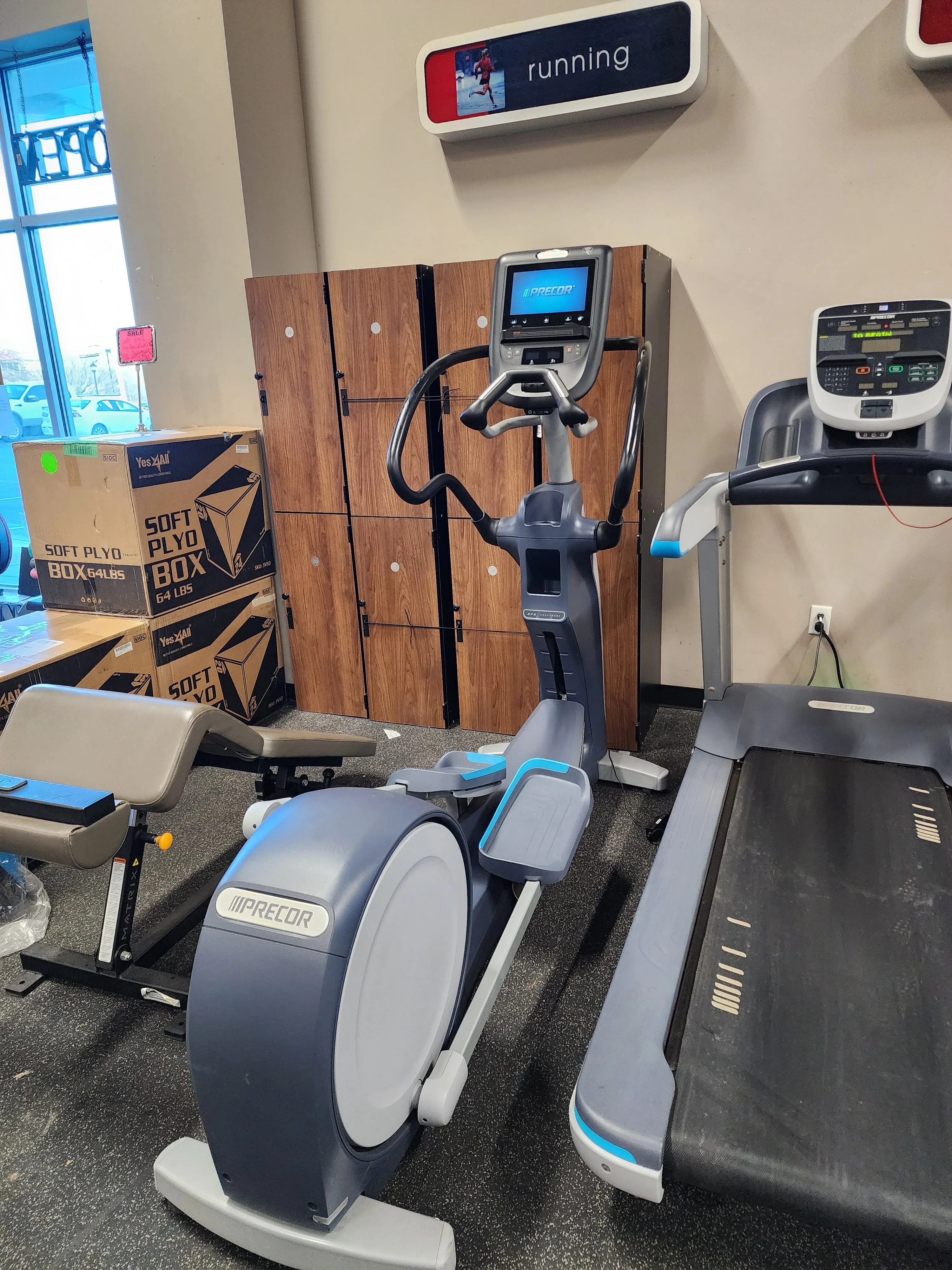 Precor EFX 863 Elliptical W/ P62 Console Converging Crossramp
