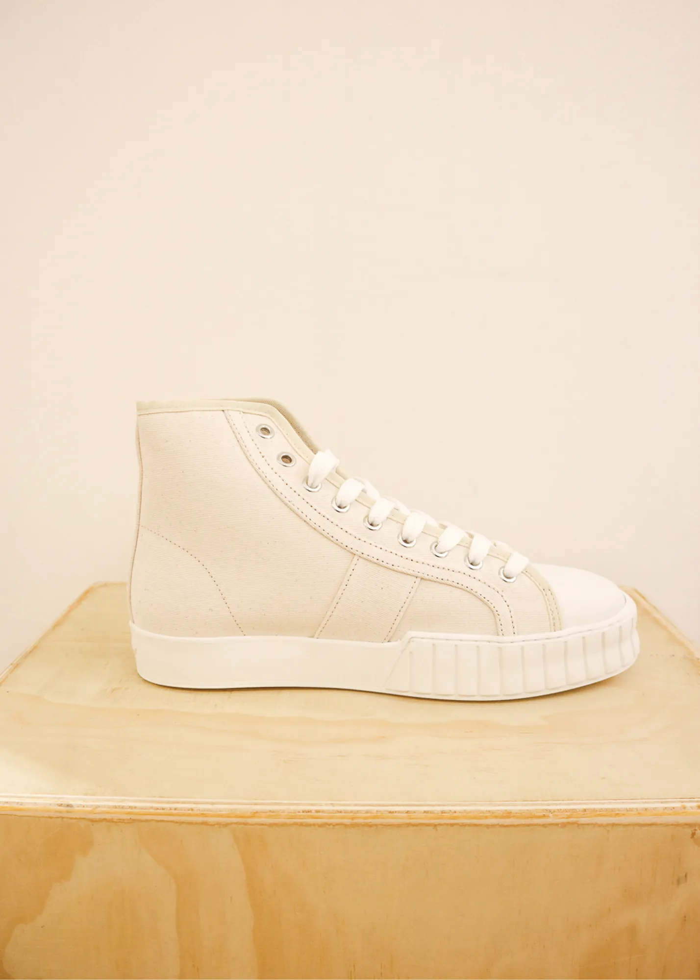 Primury Divid Mid White