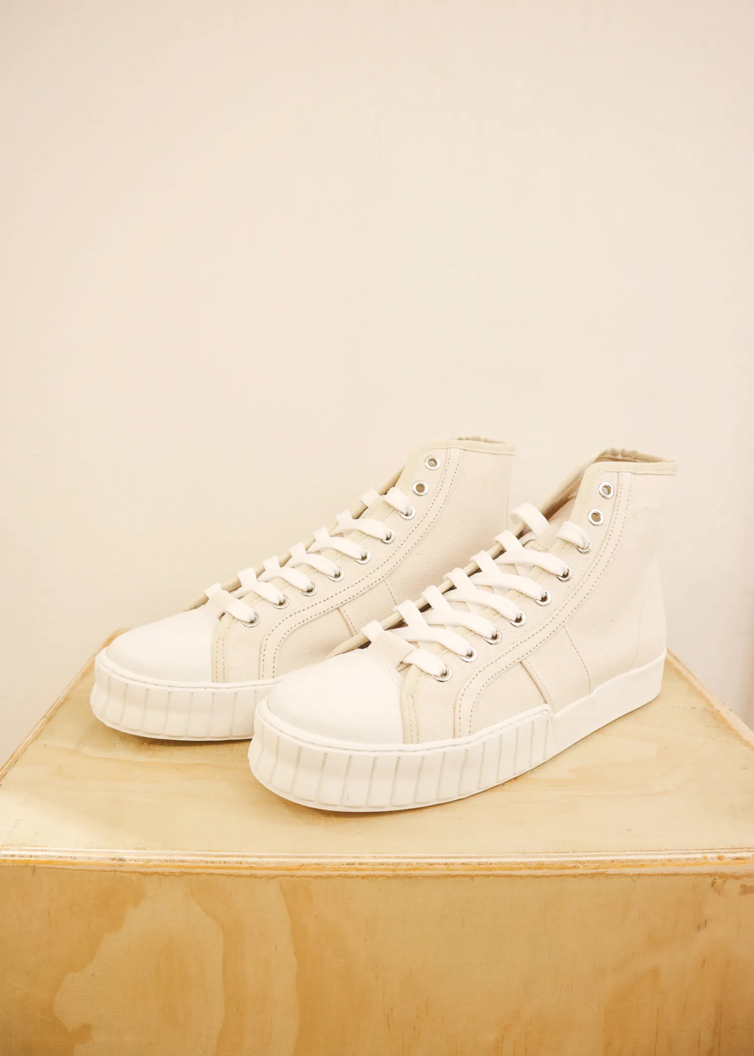 Primury Divid Mid White