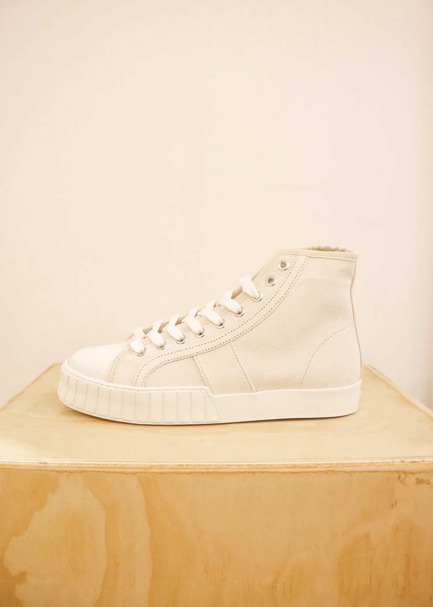 Primury Divid Mid White