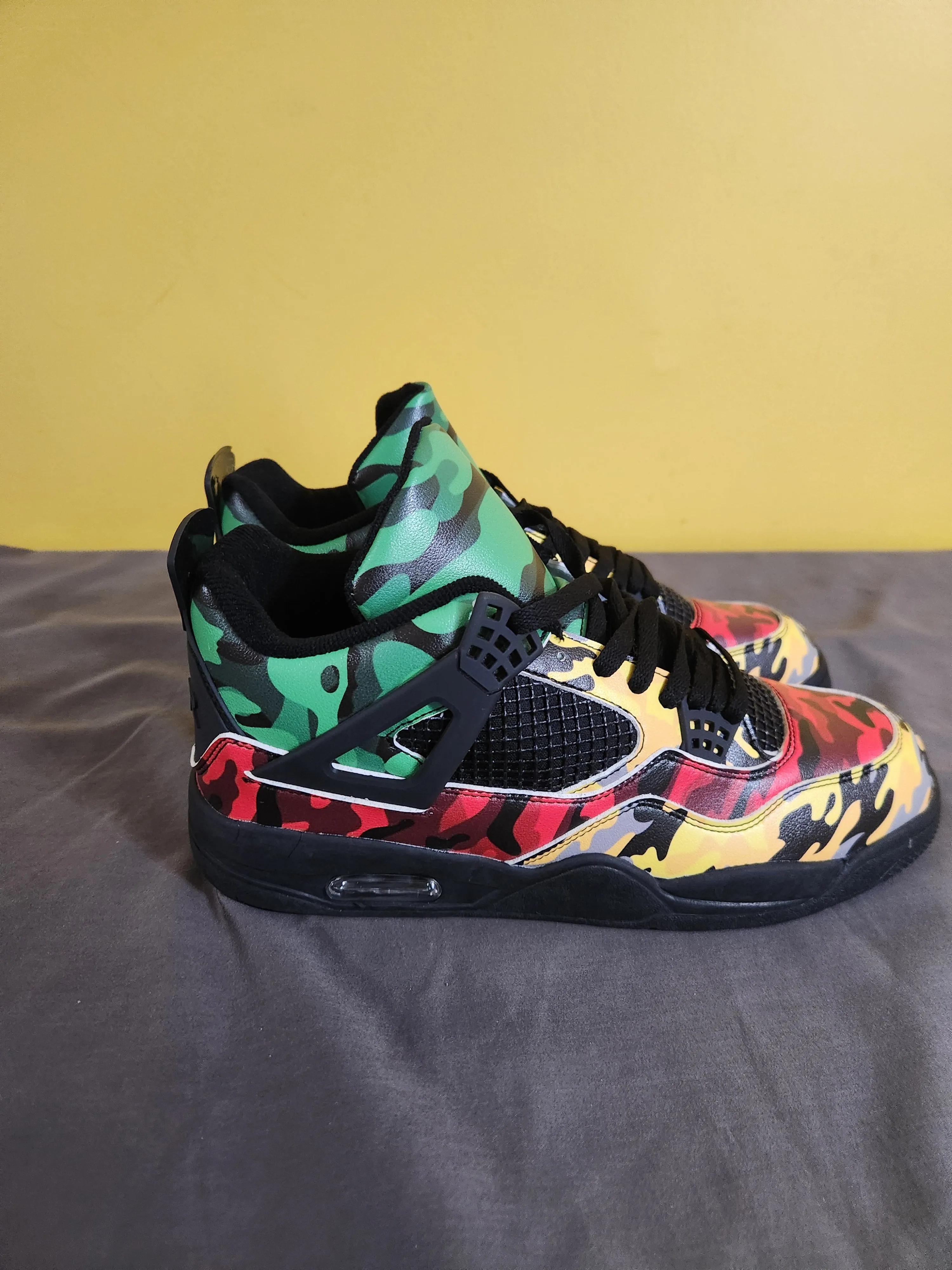 Rasta Shoes - Size 9.5 Mens Camo Basketball Sneakers