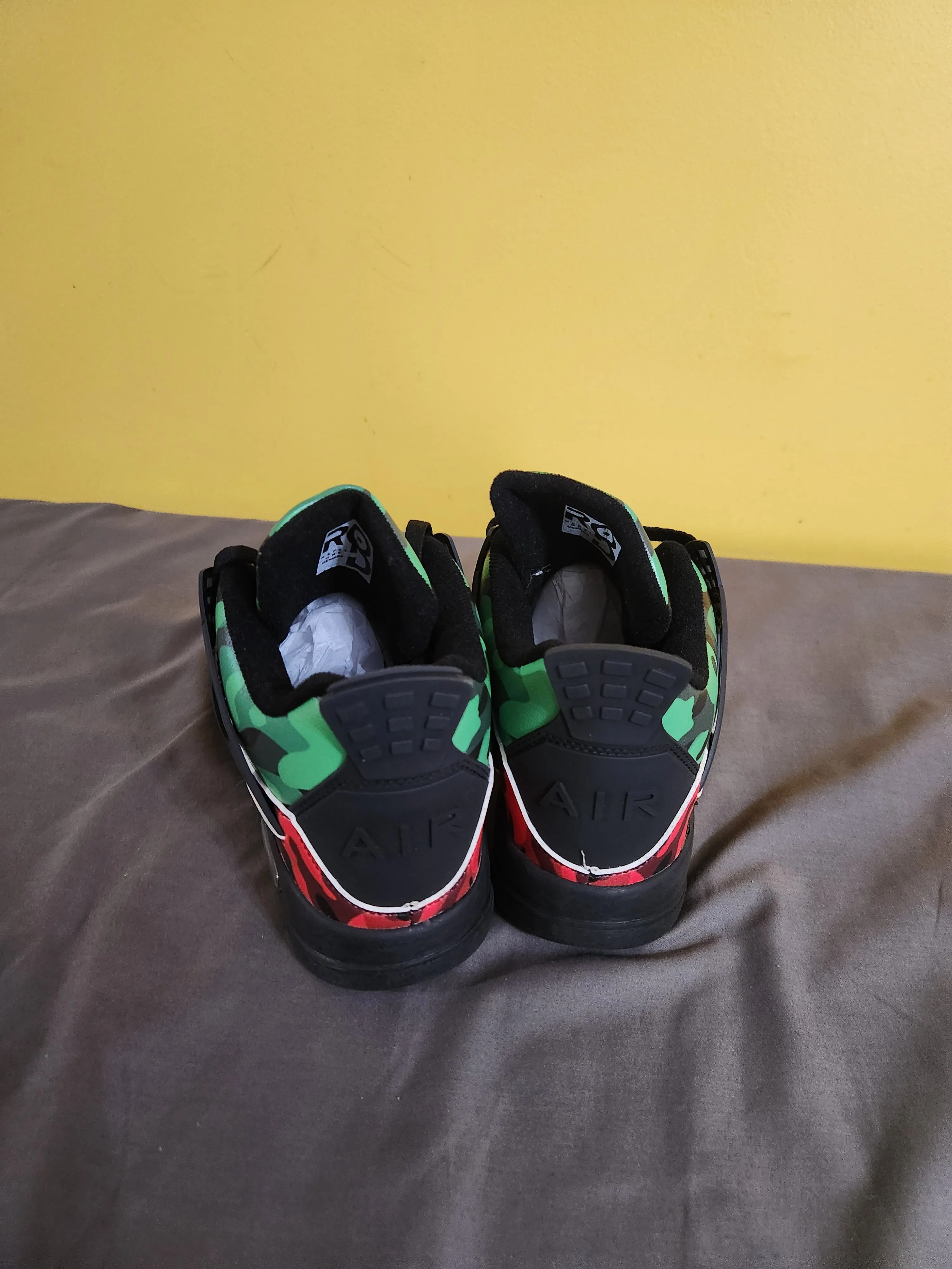 Rasta Shoes - Size 9.5 Mens Camo Basketball Sneakers