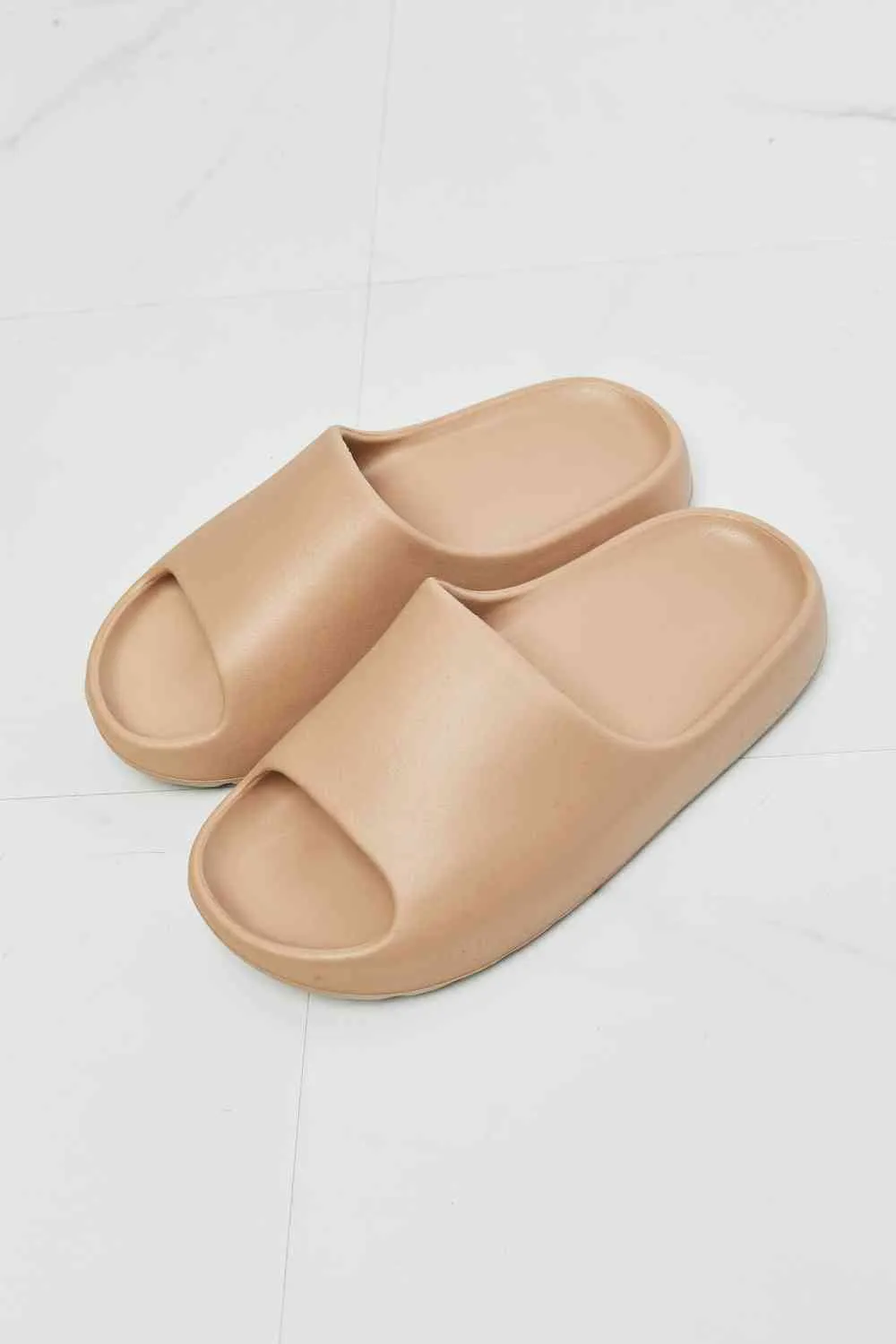 Slides in Beige