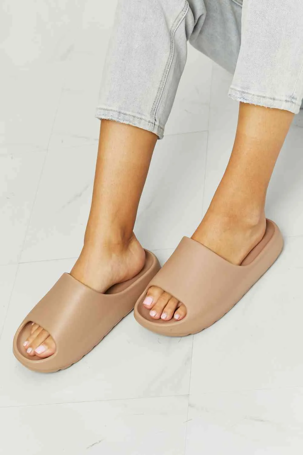 Slides in Beige