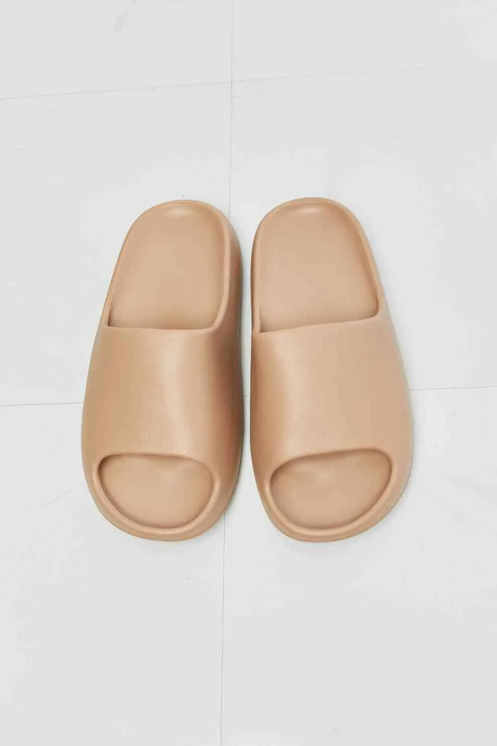 Slides in Beige