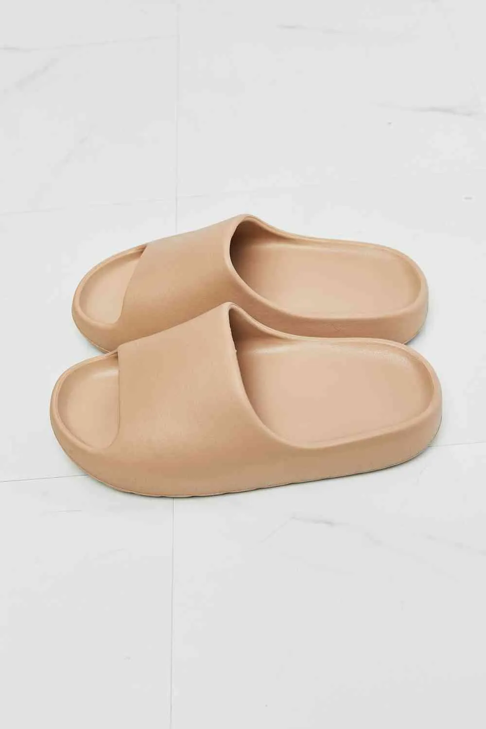 Slides in Beige