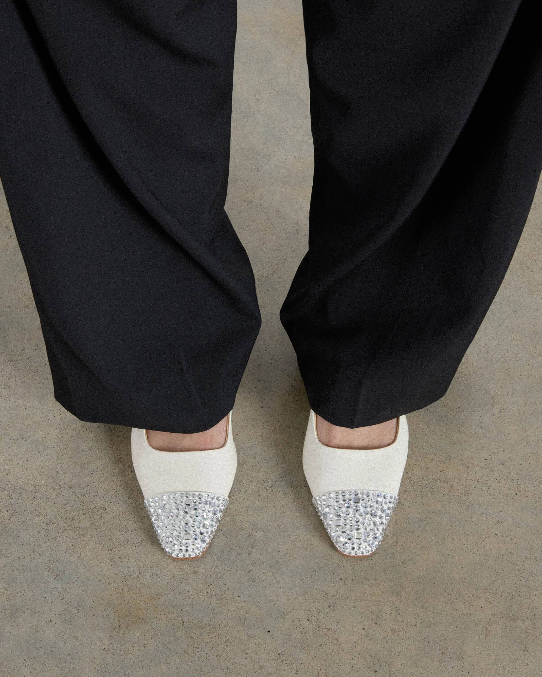 Tia Flats, Crema Crystal