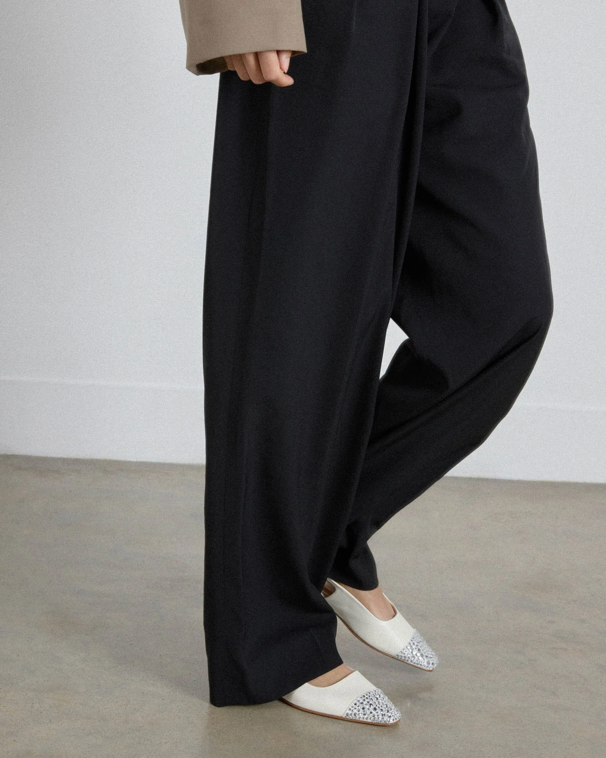Tia Flats, Crema Crystal