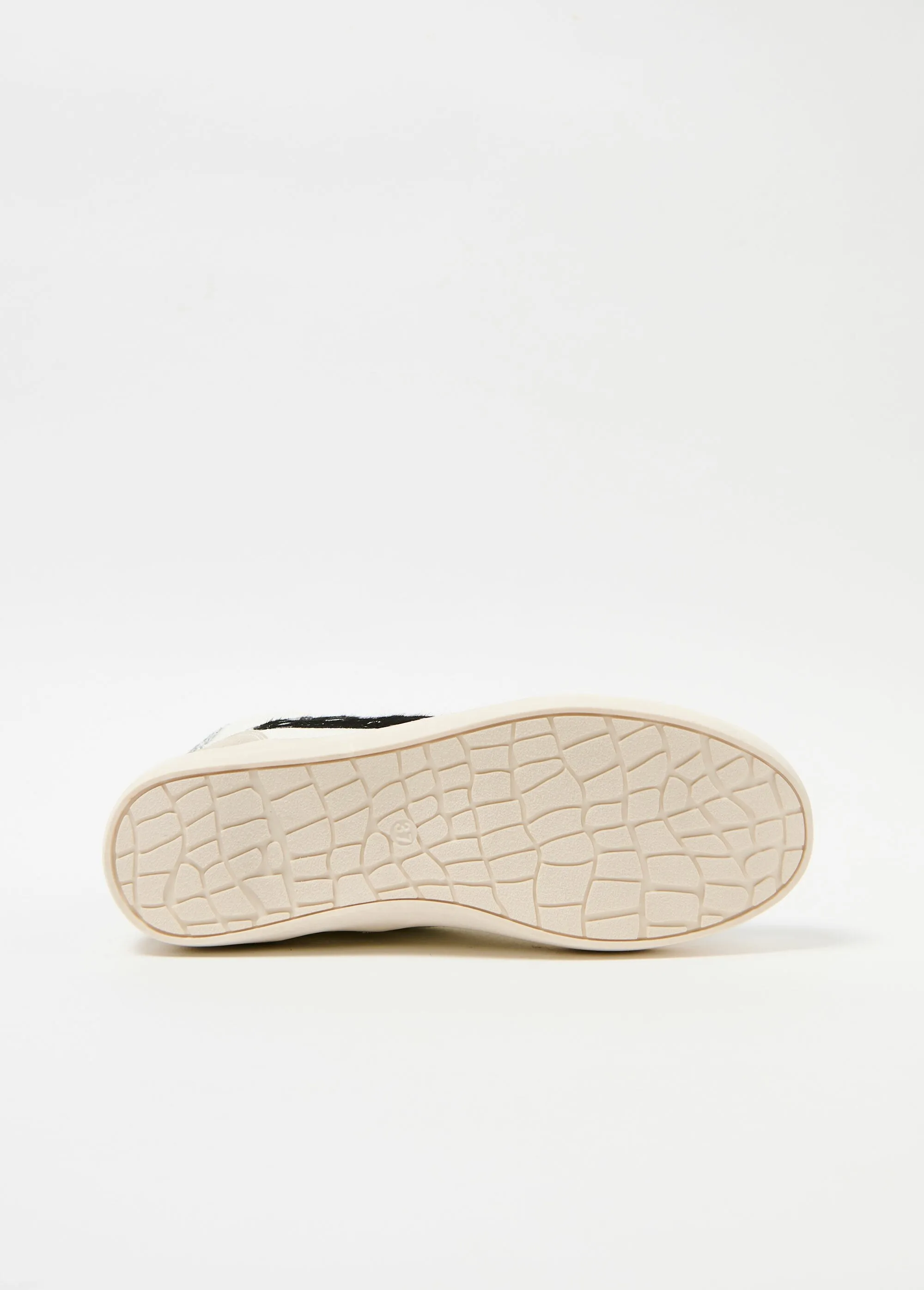 Trendy high-top multi-material sneakers